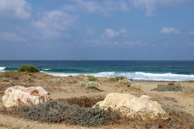 İsrail devletinin kuzeyinde Akdeniz'in ıssız kıyıları 