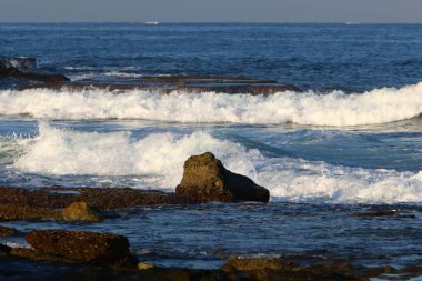 İsrail devletinin kuzeyinde Akdeniz'in ıssız kıyıları 