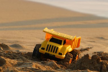 İsrail'in kuzeyinde Akdeniz kıyılarında kum ayak izleri 