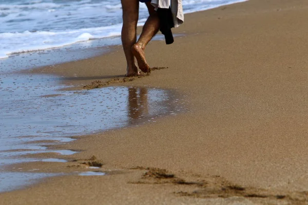 Pegadas Areia Nas Margens Mar Mediterrâneo Norte Israel — Fotografia de Stock