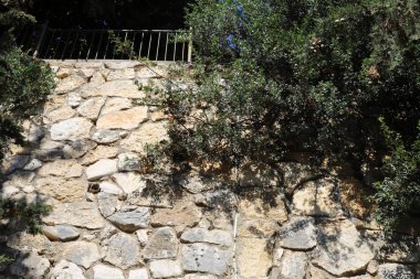 İsrail'in kuzeyinde Acre kentinde antik bir taş ve beton kale yüksek duvar 