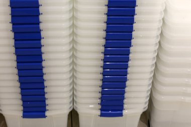 mutfak gereçleri ve araçları İsrail'de büyük bir hırdavatçı da sergileniyor 