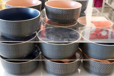 mutfak gereçleri ve araçları İsrail'de büyük bir hırdavatçı da sergileniyor 