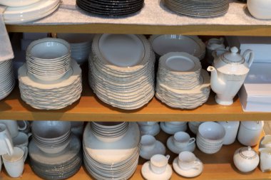 mutfak gereçleri ve araçları İsrail'de büyük bir hırdavatçı da sergileniyor 