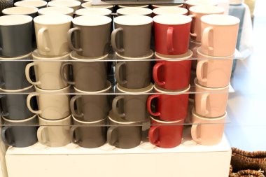 mutfak gereçleri ve araçları İsrail'de büyük bir hırdavatçı da sergileniyor 