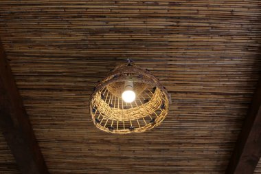 İsrail'in kuzeyinde bir şehir parkı yüklü aydınlatma için elektrikli fener ve lamba 