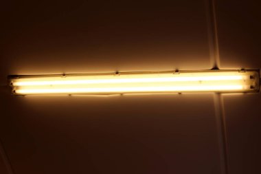 İsrail'in kuzeyinde bir şehir parkı yüklü aydınlatma için elektrikli fener ve lamba 