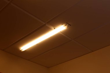 İsrail'in kuzeyinde bir şehir parkı yüklü aydınlatma için elektrikli fener ve lamba 