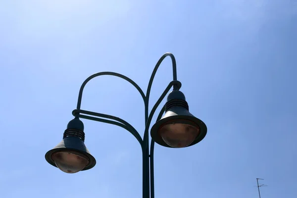 Linterna Eléctrica Lámpara Para Iluminación Instalada Parque Ciudad Norte Israel —  Fotos de Stock