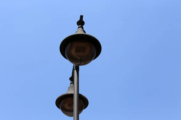 Elektrisk Lykta Och Lampa För Belysning Installeras Stadspark Norra Israel — Stockfoto