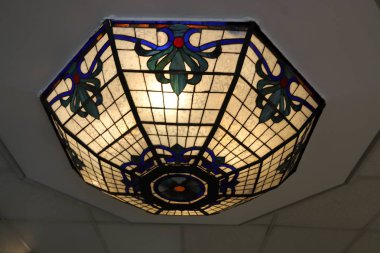 İsrail'in kuzeyinde bir şehir parkı yüklü aydınlatma için elektrikli fener ve lamba 