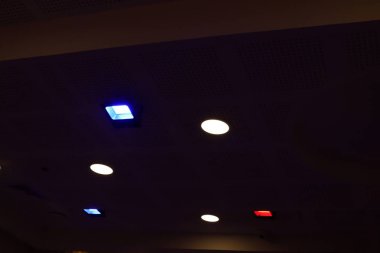 İsrail'in kuzeyinde bir şehir parkı yüklü aydınlatma için elektrikli fener ve lamba 