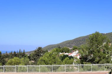 İsrail devletinin kuzeyinde Akdeniz kıyısında küçük bir kasabada manzara 