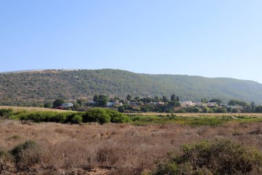 İsrail devletinin kuzeyinde Akdeniz kıyısında küçük bir kasabada manzara 