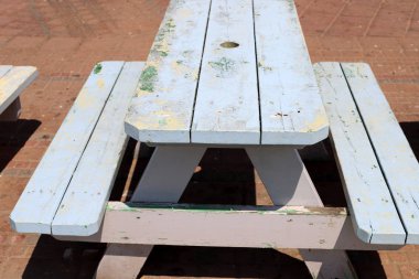 Kuzey İsrail'de Akdeniz kıyısında bir şehir parkında tezgah 