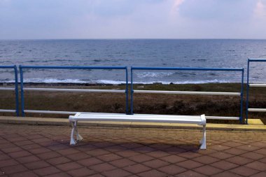 Kuzey İsrail'de Akdeniz kıyısında bir şehir parkında tezgah 