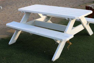 Kuzey İsrail'de Akdeniz kıyısında bir şehir parkında tezgah 