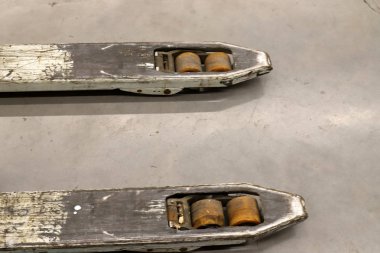 Eski tarım makineleri Kuzey İsrail 'de bir müzede duruyor. 