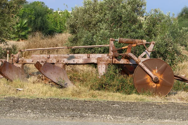 Gamla Jordbruksmaskiner Står Ett Museum Norra Israel — Stockfoto