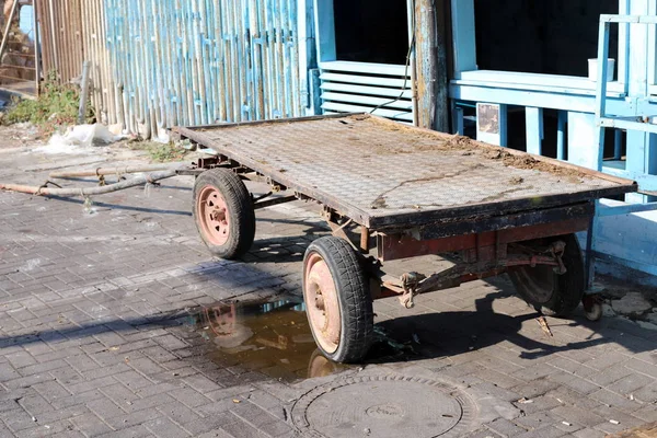 Gamla Jordbruksmaskiner Står Ett Museum Norra Israel — Stockfoto