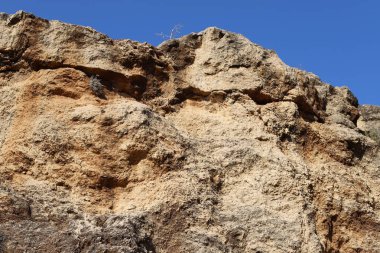 İsrail devletinin kuzeyindeki dağların ve kayaların dokusu 