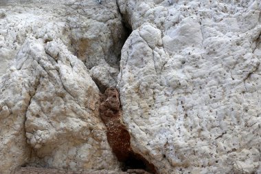 İsrail devletinin kuzeyindeki dağların ve kayaların dokusu 