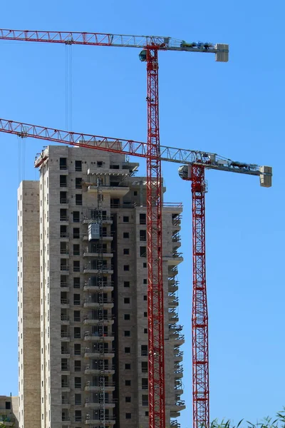 Arbeiders Wassen Ramen Een Hoog Gebouw Een Grote Stad Israël — Stockfoto