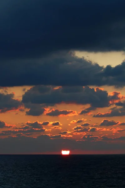 Sun Sets Horizon Mediterranean Sea Northern Israel Day Ends — Stock Photo, Image