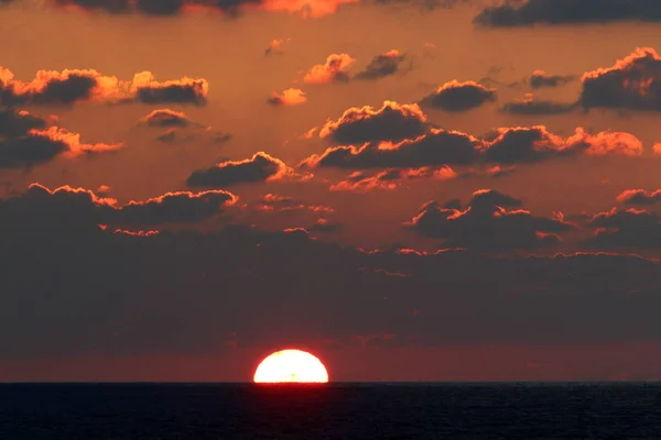 Sun Sets Horizon Mediterranean Sea Northern Israel Day Ends — Stock Photo, Image