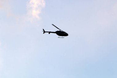 İsrail 'in kuzeyindeki Akdeniz üzerinde gökyüzünde bulutlar 