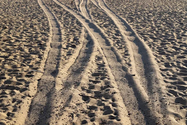Πατημασιές Στην Άμμο Στις Ακτές Της Μεσογειακής Θάλασσας Στα Βόρεια — Φωτογραφία Αρχείου