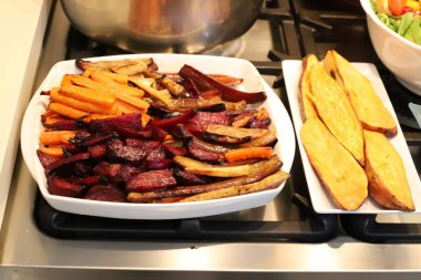 İsrail 'de, restoranın yemek ve atıştırmalıklarında Yahudi yılbaşını kutlamak için herkesi davet ediyorum. 