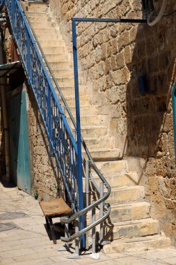 İsrail devletinin kuzeyindeki bir şehir parkında bir merdiven bulunmaktadır. 