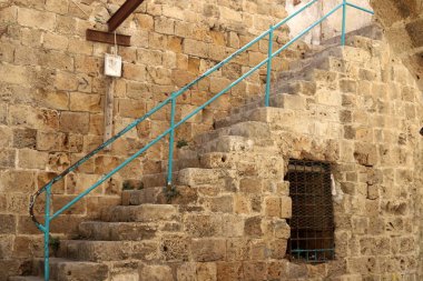 İsrail devletinin kuzeyindeki bir şehir parkında bir merdiven bulunmaktadır. 