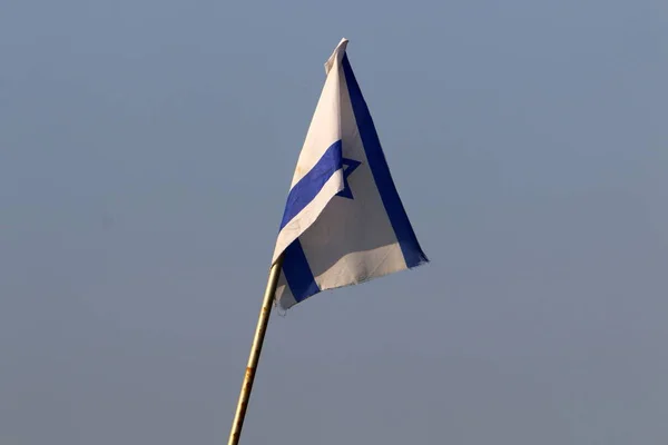 Zászló Integetett Szélben Földközi Tenger Partján Izrael Északi Részén — Stock Fotó