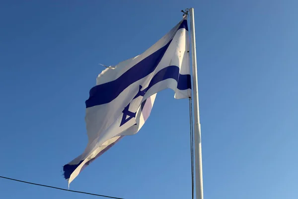 Bandera Ondeando Viento Orillas Del Mar Mediterráneo Norte Israel — Foto de Stock