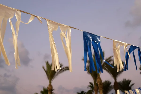 Bandiera Che Sventola Nel Vento Sulle Rive Del Mar Mediterraneo — Foto Stock