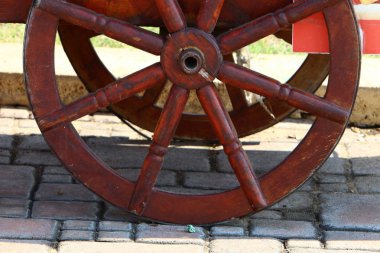 Tekerlek - eksen üzerinde serbestçe dönen ve üzerine yerleştirilen gövdenin yuvarlanmasını sağlayan bir disk 