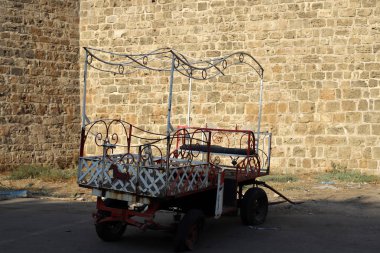 Tekerlek - eksen üzerinde serbestçe dönen ve üzerine yerleştirilen gövdenin yuvarlanmasını sağlayan bir disk 