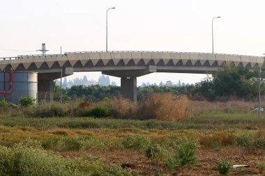 Köprü - İsrail 'in kuzeyindeki bir engelin üzerine yapay bir yapı dikildi. 
