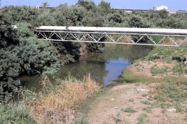 Köprü - İsrail 'in kuzeyindeki bir engelin üzerine yapay bir yapı dikildi. 