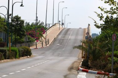 Köprü - İsrail 'in kuzeyindeki bir engelin üzerine yapay bir yapı dikildi. 