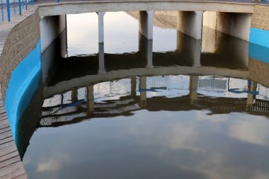 Köprü - İsrail 'in kuzeyindeki bir engelin üzerine yapay bir yapı dikildi. 