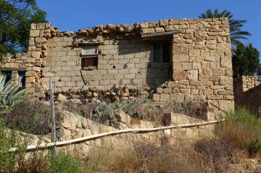 Ahziv Parkı - İsrail 'in kuzeyindeki Akdeniz kıyılarındaki Haçlı döneminin eski bir limanının kalıntıları 