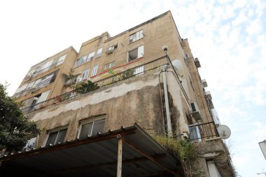 Tel Aviv caddeleri boyunca yürü - İsrail 'de Akdeniz kıyılarında bir şehir 