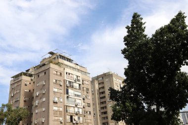 Tel Aviv caddeleri boyunca yürü - İsrail 'de Akdeniz kıyılarında bir şehir 