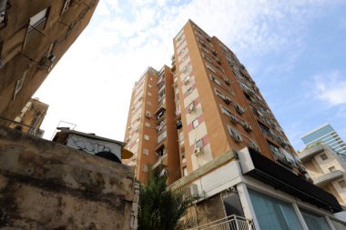 Tel Aviv caddeleri boyunca yürü - İsrail 'de Akdeniz kıyılarında bir şehir 