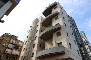 Tel Aviv caddeleri boyunca yürü - İsrail 'de Akdeniz kıyılarında bir şehir 