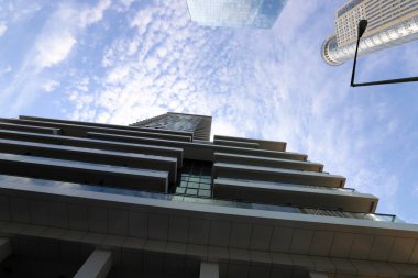 Tel Aviv caddeleri boyunca yürü - İsrail 'de Akdeniz kıyılarında bir şehir 