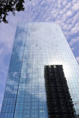 Tel Aviv caddeleri boyunca yürü - İsrail 'de Akdeniz kıyılarında bir şehir 